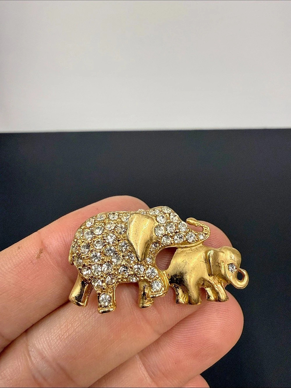 Gold Tone Mother & Baby Elephant Brooch – Clear Rhinestone Figural Pin